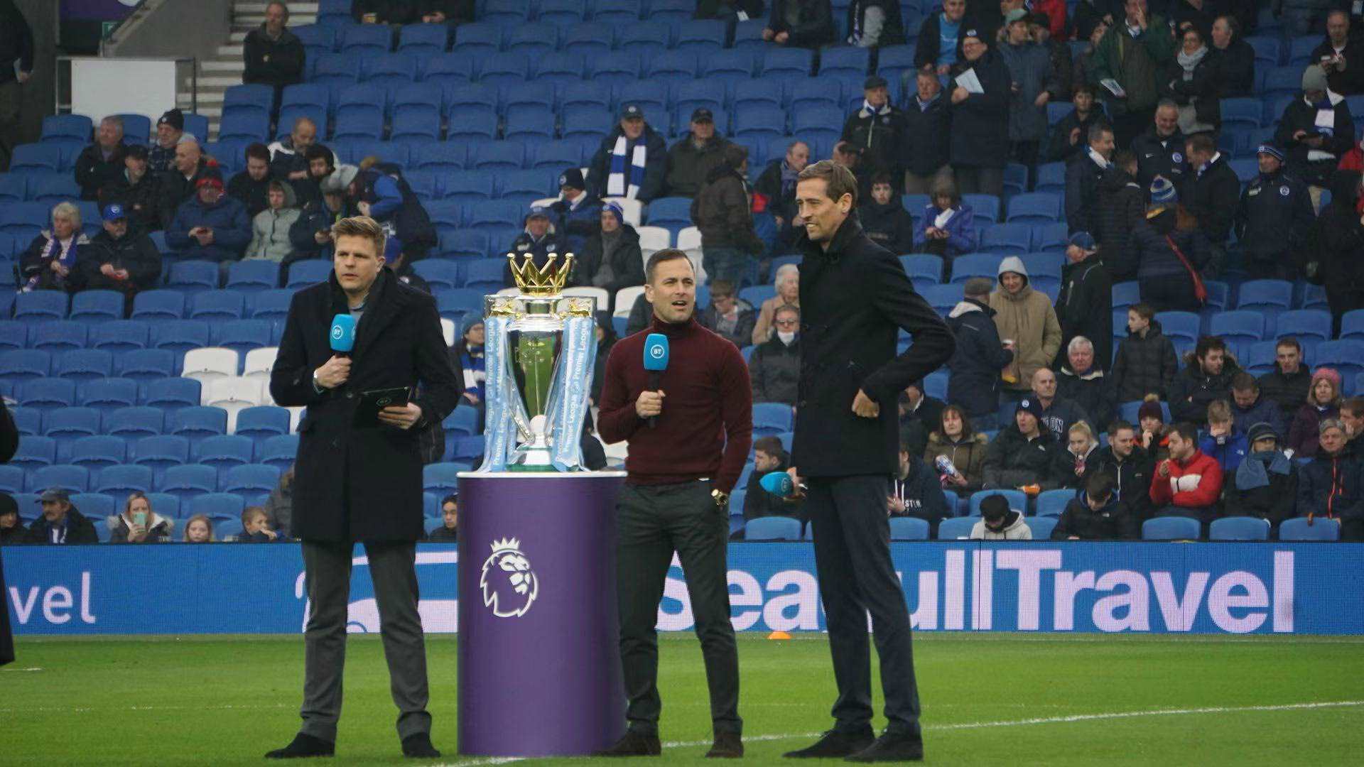 马卡：科莫冬窗时愿支付800万欧引进福特，但球员不打算离开巴萨.